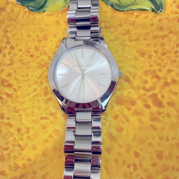 Michael Kor’s women’s watch NWT main image 4